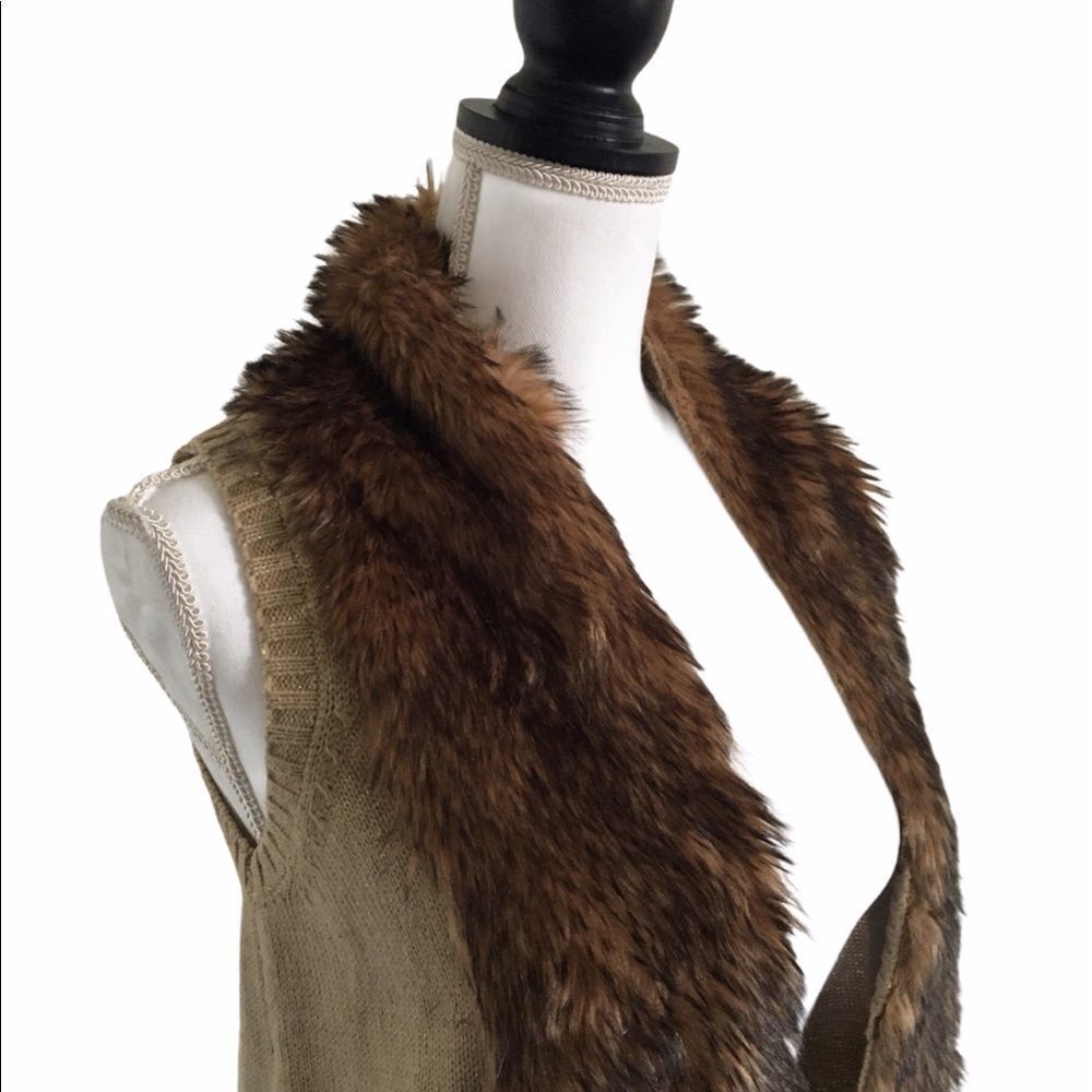Metallic Knit Faux Fur Collar Sleeveless Vest Tan Gold & Brown Women’s Small - Picture 2 of 4